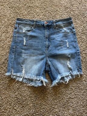 High-Rise Frayed Hem Distressed Denim Shorts - Blue